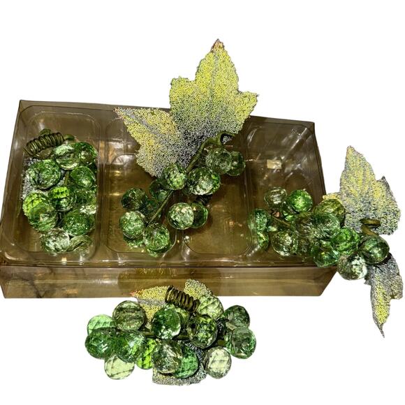 4 NEW Vintage Acrylic Faceted Green Ombré Grapes Cluster Decor Sugared Leaves - Picture 1 of 13